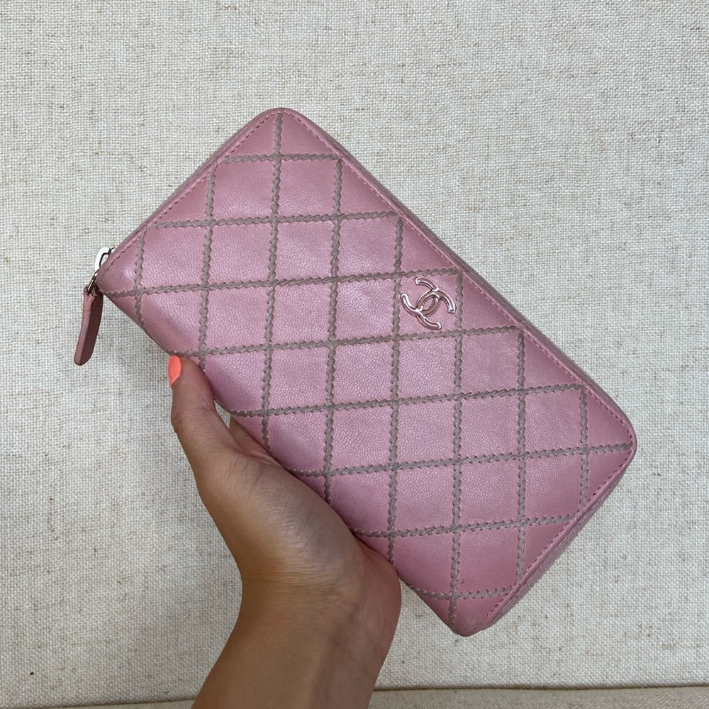 Chanel Pink Stitched Zippy Wallet - Picture 1 of 14